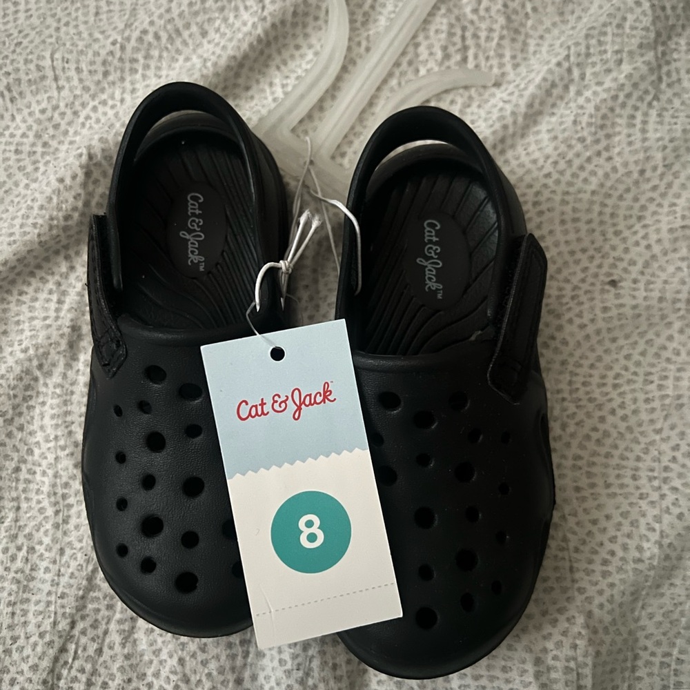 Cat and Jack toddler boy clog size 8 NWT
